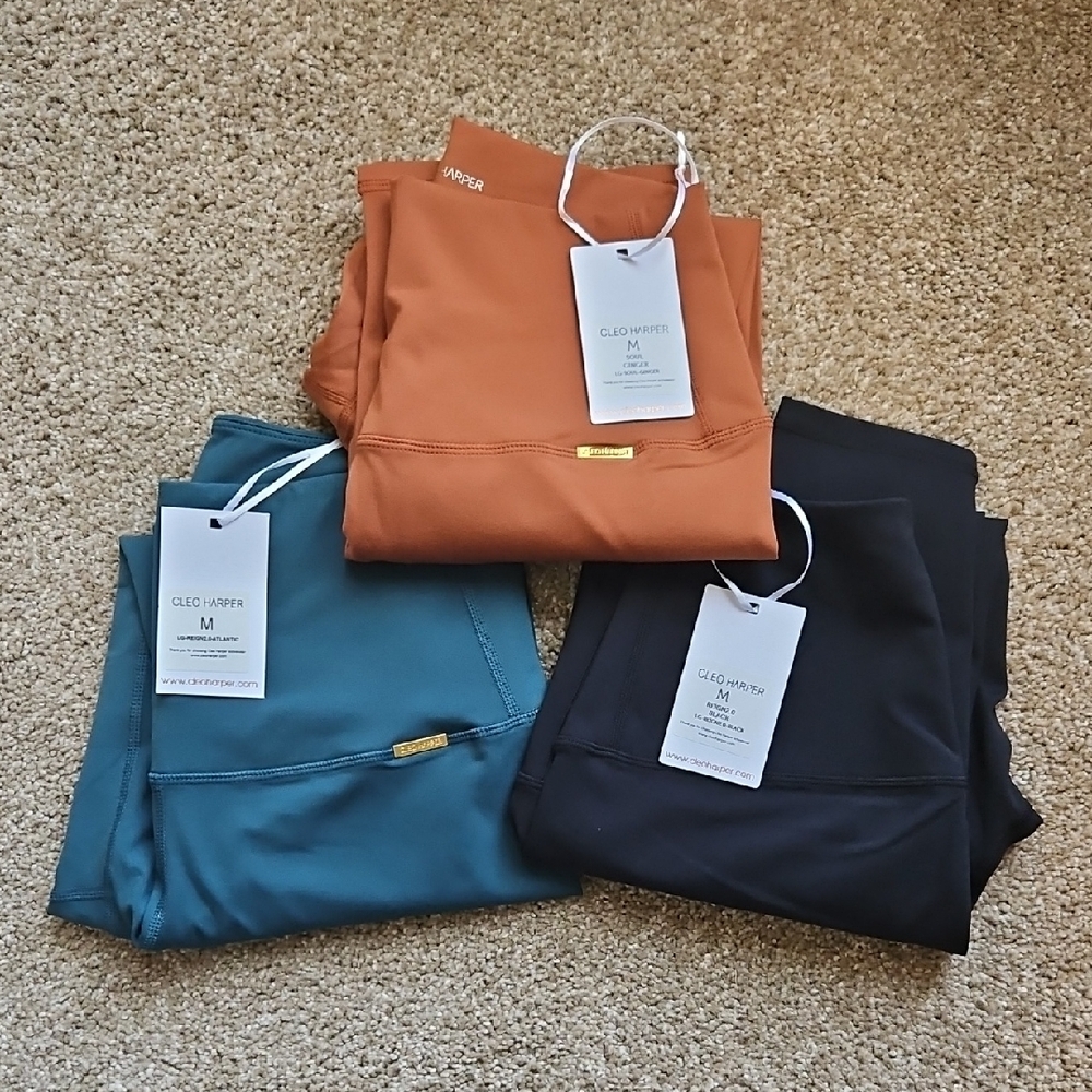 🔥NWT* BUNDLE- 3 Leggings!